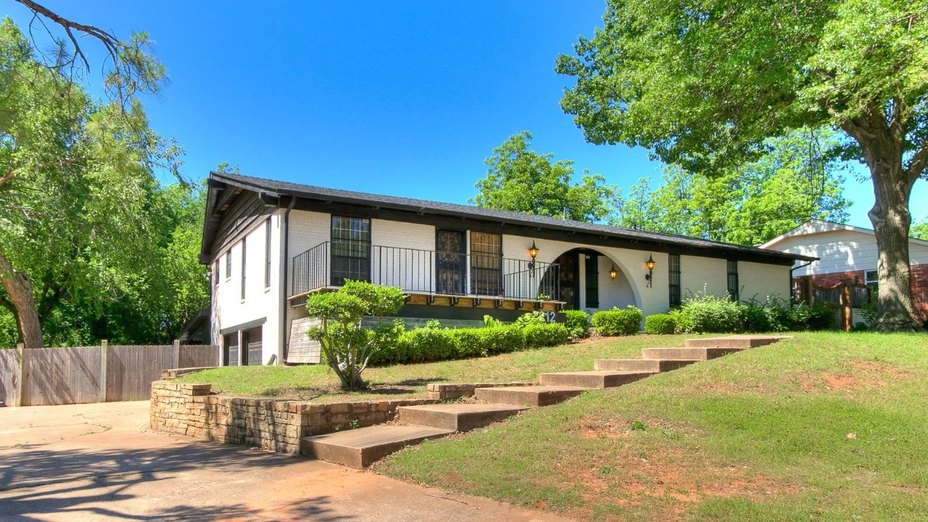 212 W Ridgewood Dr, Midwest City, OK 73110
